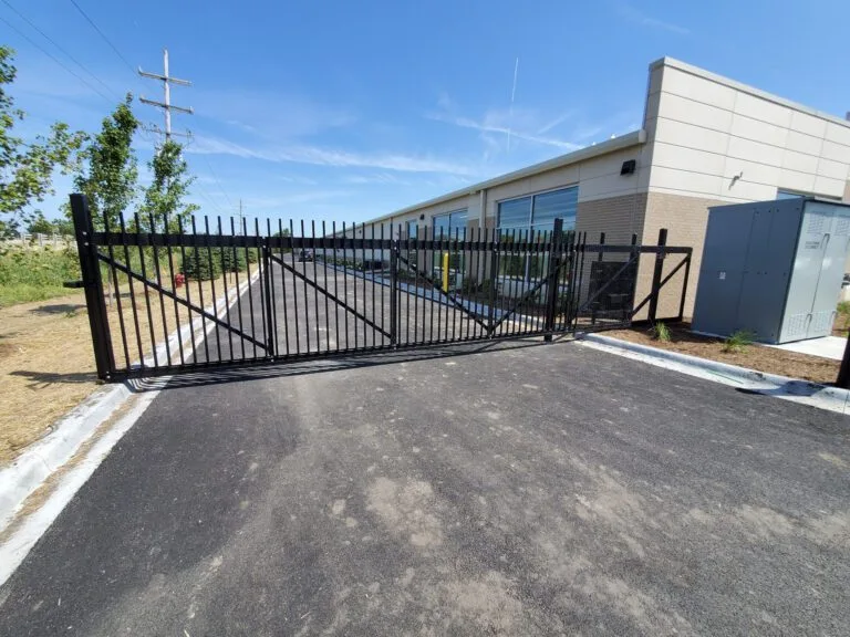 13 Transport Cantilever Gate
