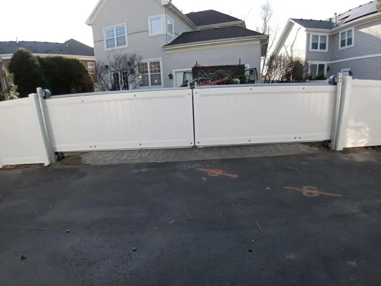 Cantilever Gates With Pvc Face