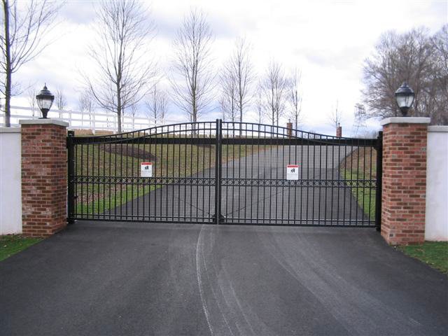 Arched Majestic with Rings Estate Gate