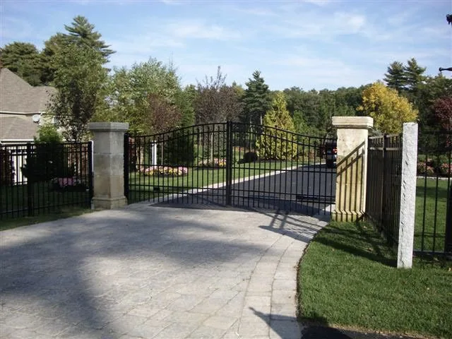 Arched Conqueror Estate Gate