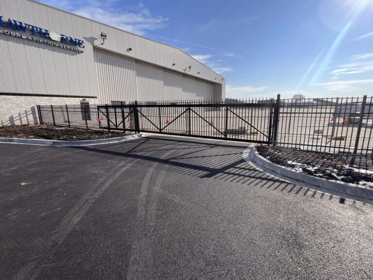 Transport Cantilever Gate