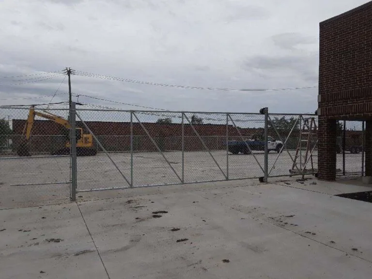 Galvanized Chain Link Cantilever Gate2