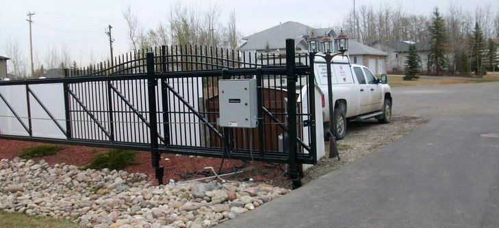Arched Classic Cantilever Gate