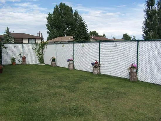 Green Frame + Posts With White Privacy Slats