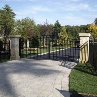 Arched Conqueror Estate Gate